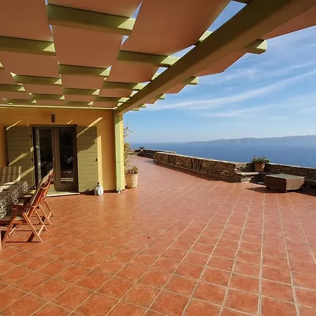 Vakantiehuis Breathtaking Seaview In A Serene Scenery