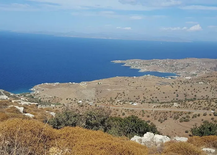 Breathtaking Seaview In A Serene Scenery *